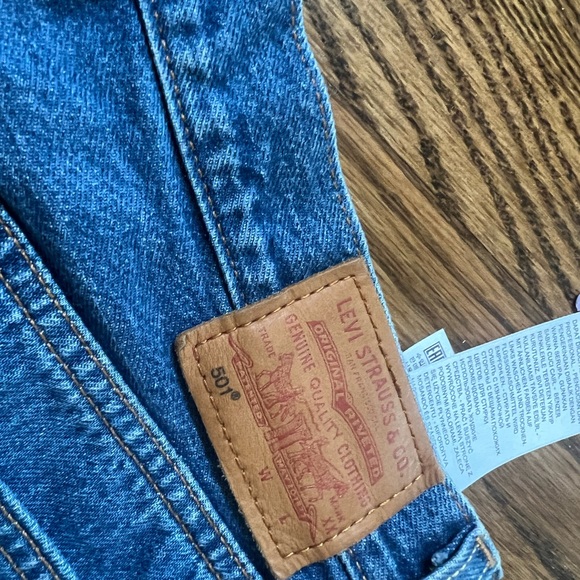 Levi’s womens jean shorts - Picture 7 of 7